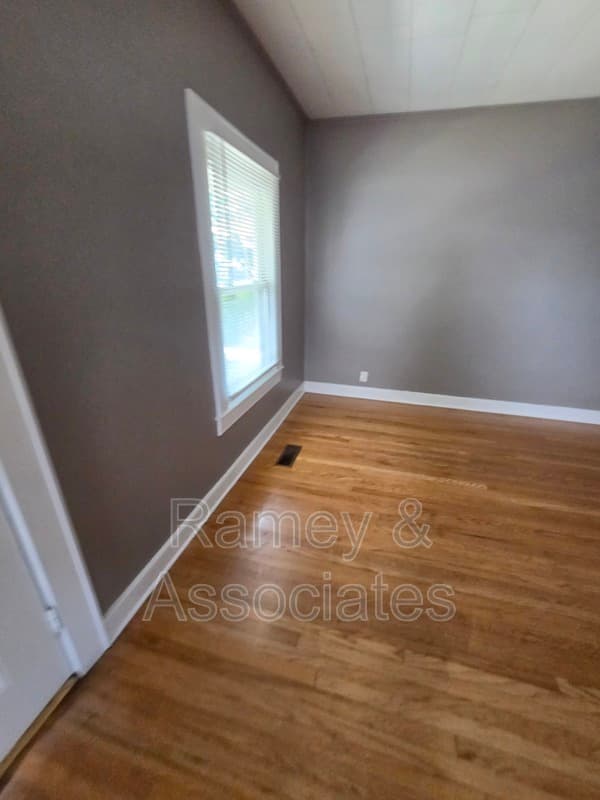 Louisville House: 3220 Grant Ave