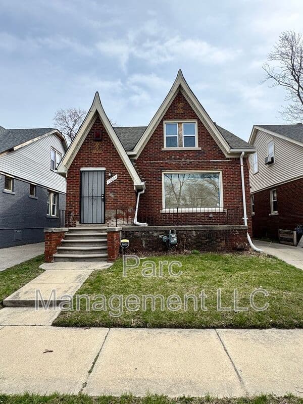 Detroit House: 15064 Tracey Street