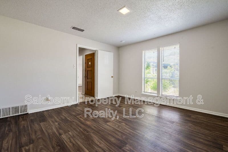 Fort Worth House: 4913 Westlake Drive
