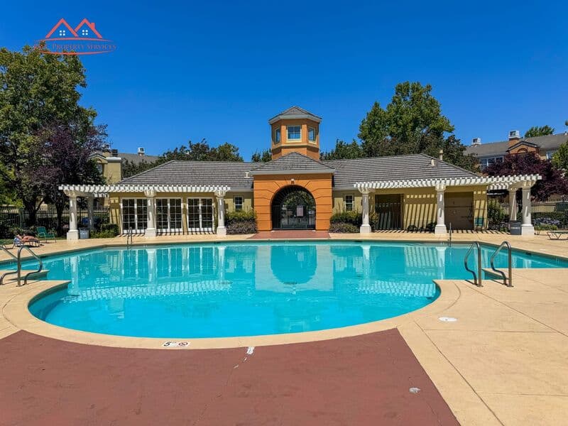 Fremont House: 3634 Fitzsimmons Cmn