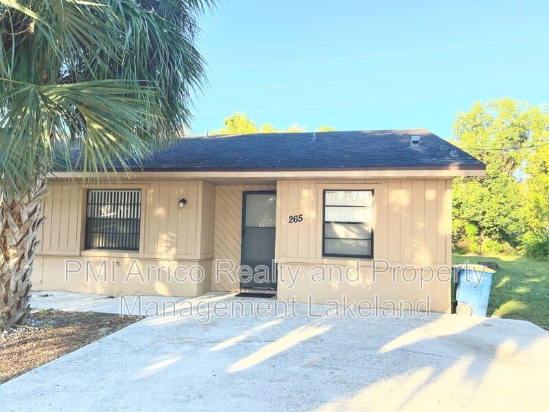 Bartow Condo: 265 Fleetwood Ave