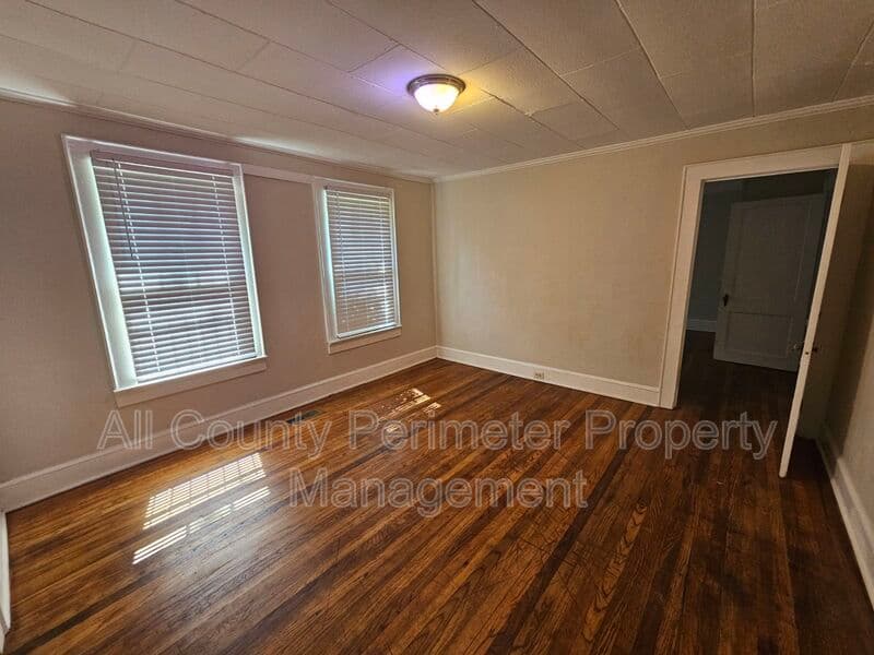 Macon House: 746 Grenada Terrace