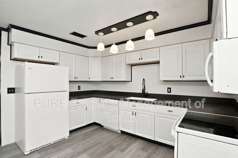 Ocklawaha House: 12300 SE 128th CT