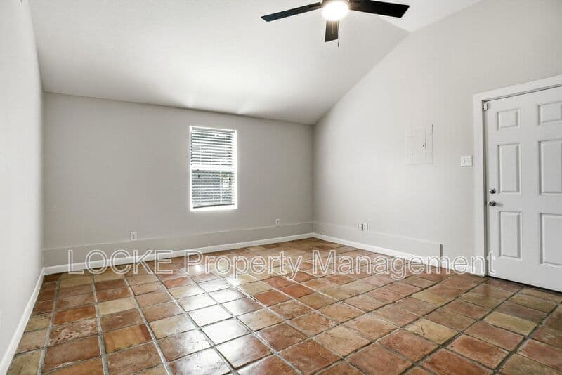 Fort Worth House: 3528 Rogers Ave