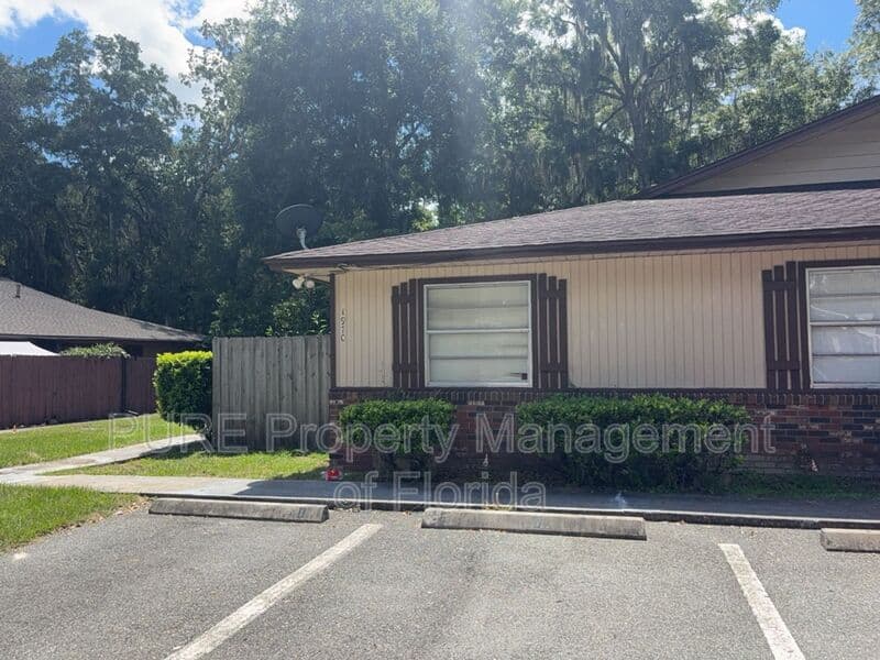Ocala House: 1970 SE 40 Street Rd