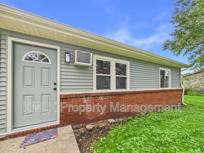 Akron House: 1624 Merrill Ave