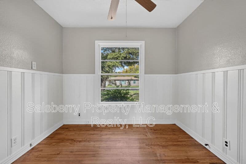 River Oaks House: 4833 Black Oak Lane