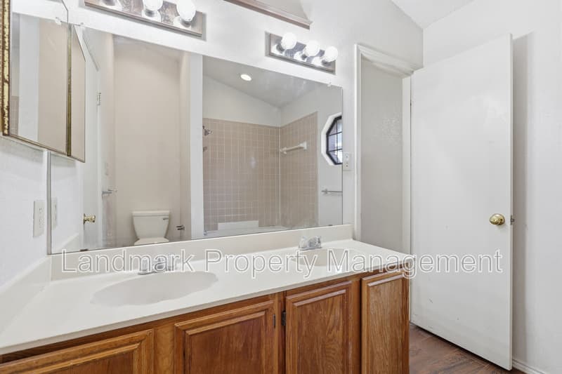 Cedar Hill House: 508 Sims Drive