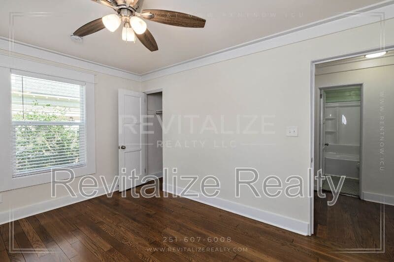 Mobile House: 80 Hathaway Rd N