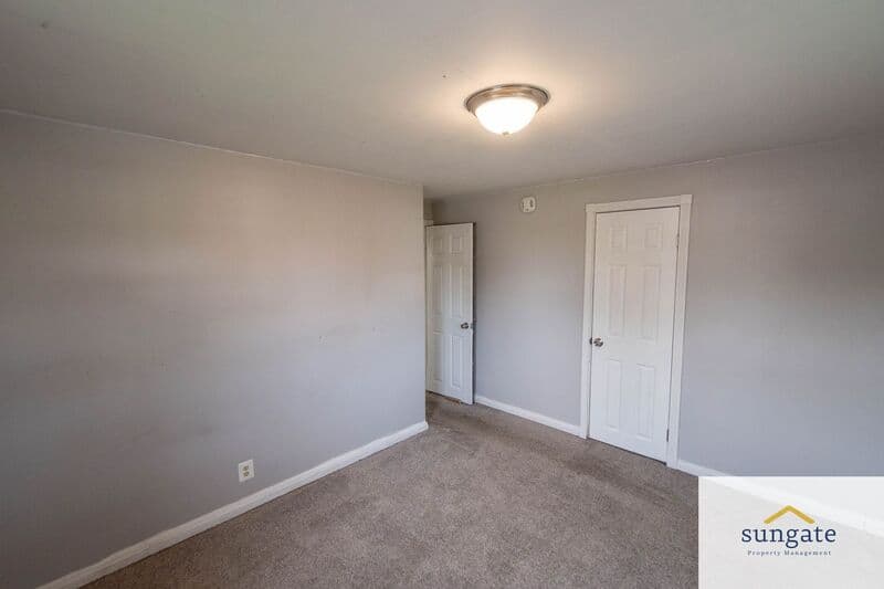 Baltimore House: 7023 Deerfield Rd