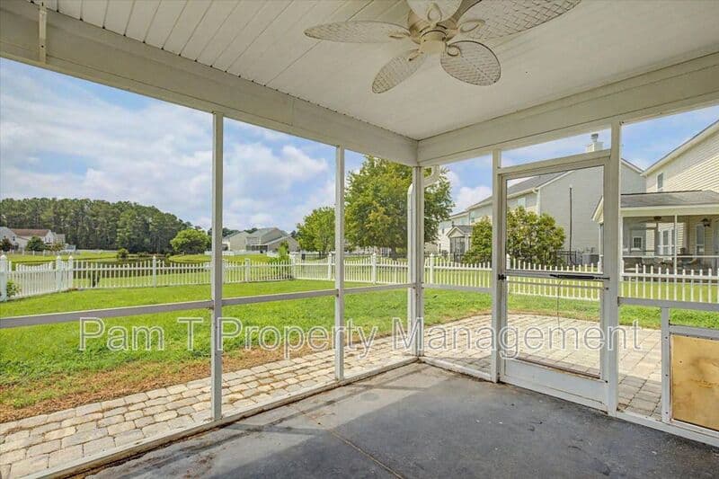 Pooler House: 4 Bainbridge Way