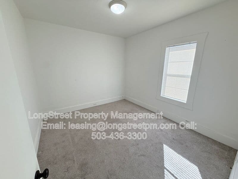 Keizer House: 431 Chemawa Rd N