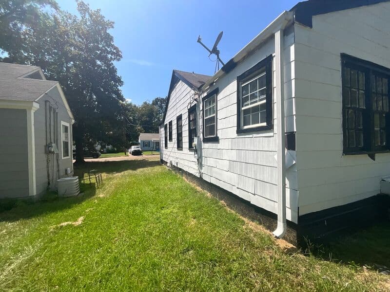 Jackson House: 354 Fredrica Avenue