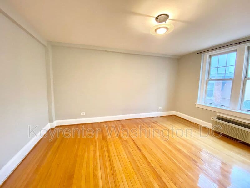 Washington Condo: 2410 20th St, NW