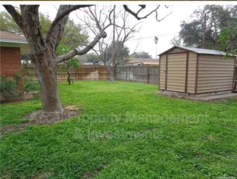 McAllen House: 1927 Daffodil Ave.
