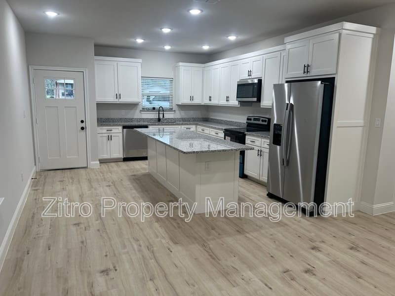 Fort Worth House: 4441 Wayside Ave