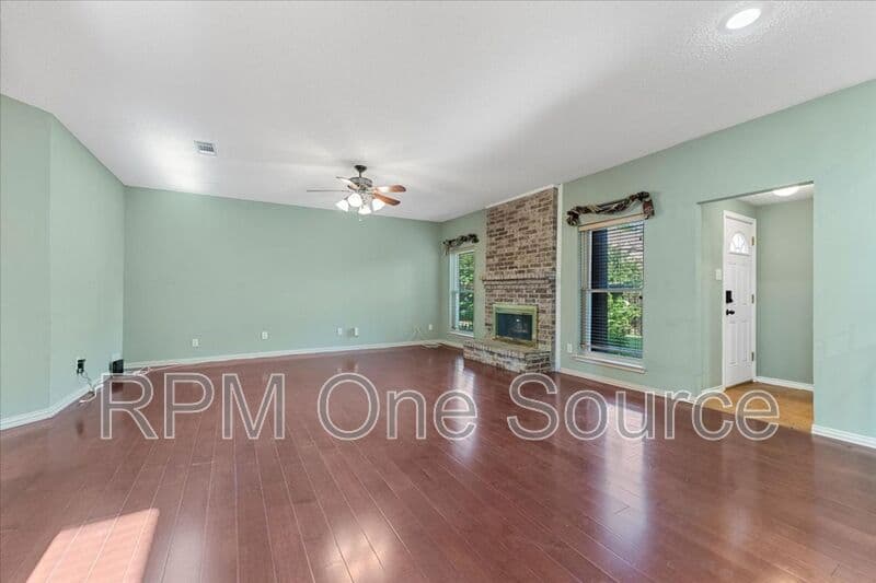 Plano House: 6752 Macintosh Drive