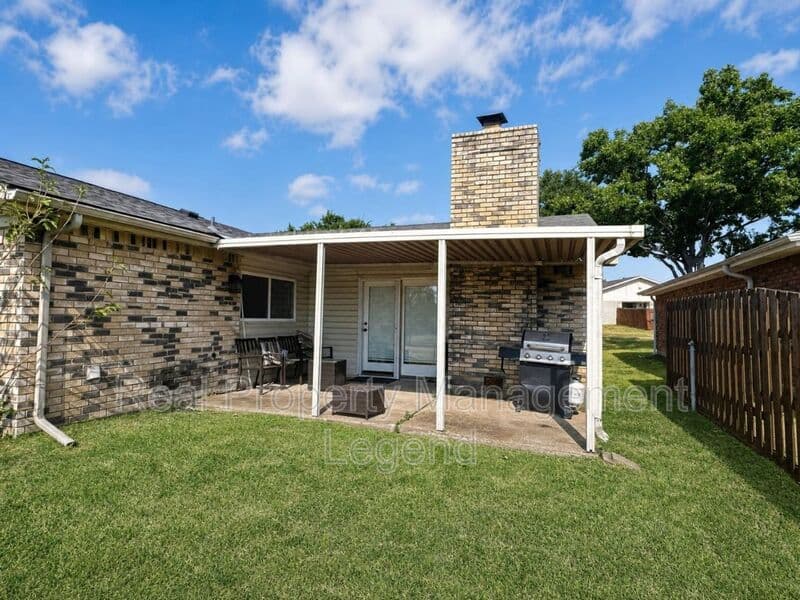 Carrollton House: 2930 Furneaux Ln