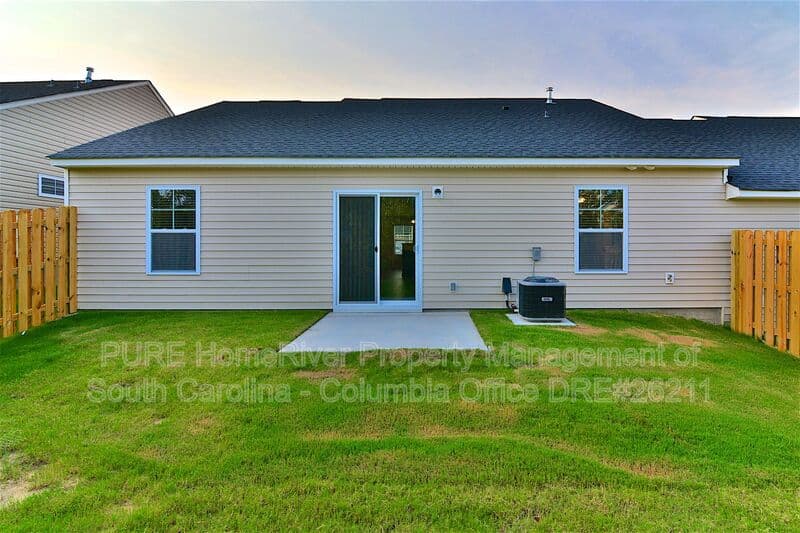 Columbia House: 416 Pitchling Dr