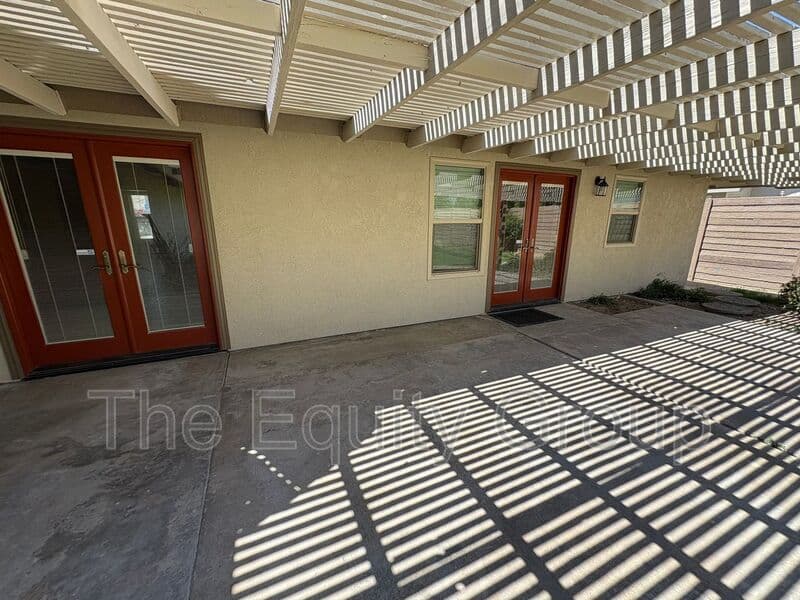 Visalia House: 2322 East Vassar Dr