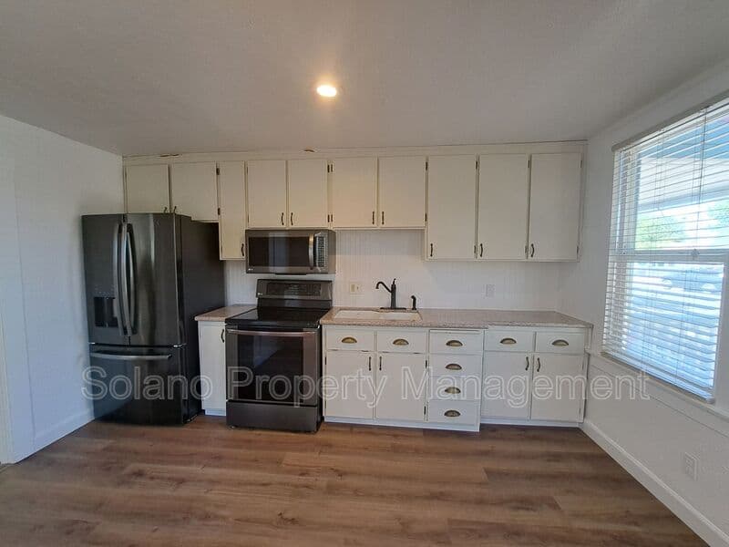 Vacaville Condo: 100 Luzena Ave
