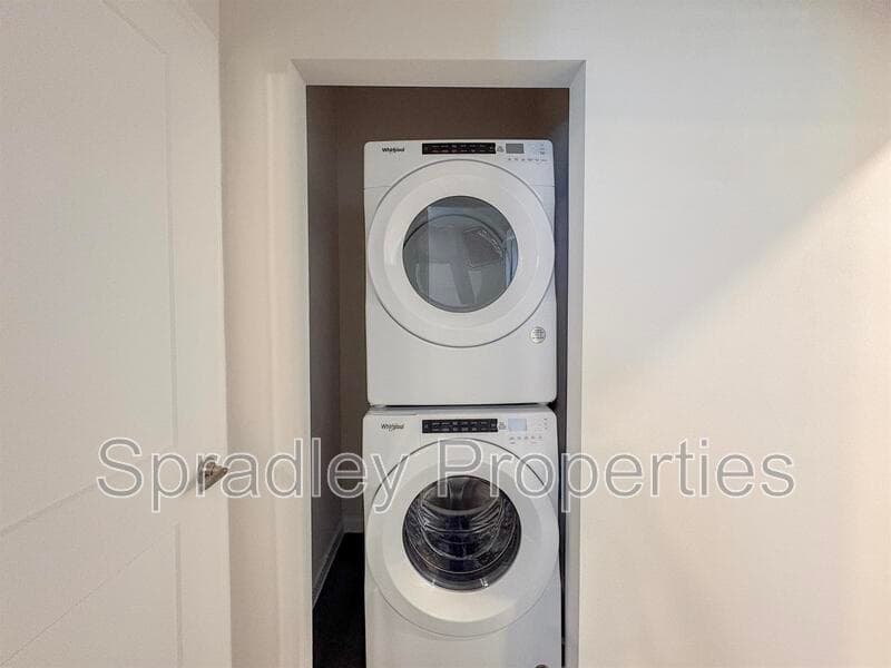 Belton Condo: 710 Shine St, Apt 1202