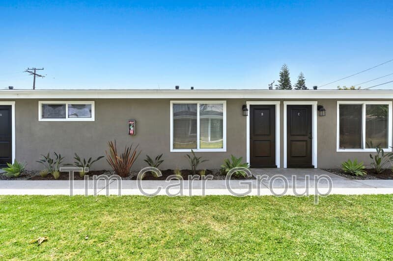 Costa Mesa Condo: 241 E 18th Street