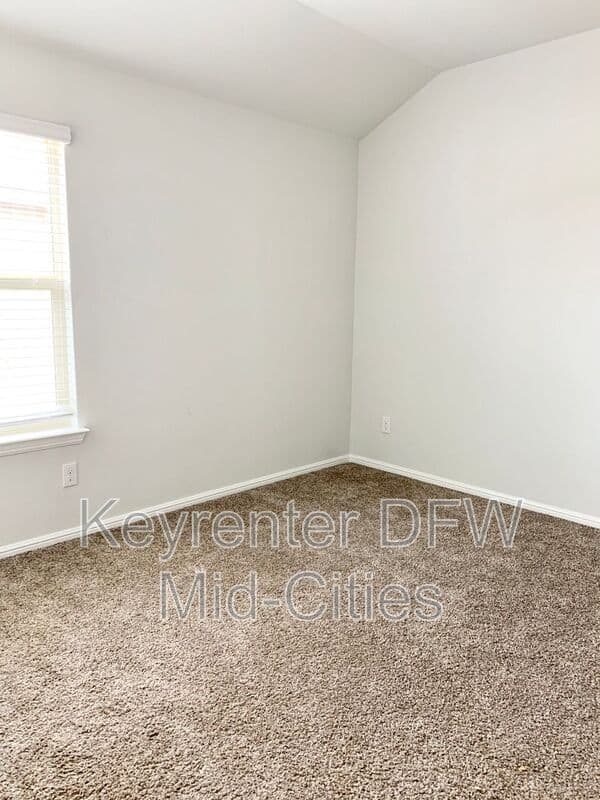 Fort Worth House: 9001 High Stirrup Lane