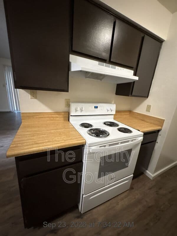 Visalia House: 1414 West Elowin Ave