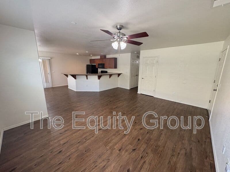 Tulare House: 2109 Bella Oaks Drive