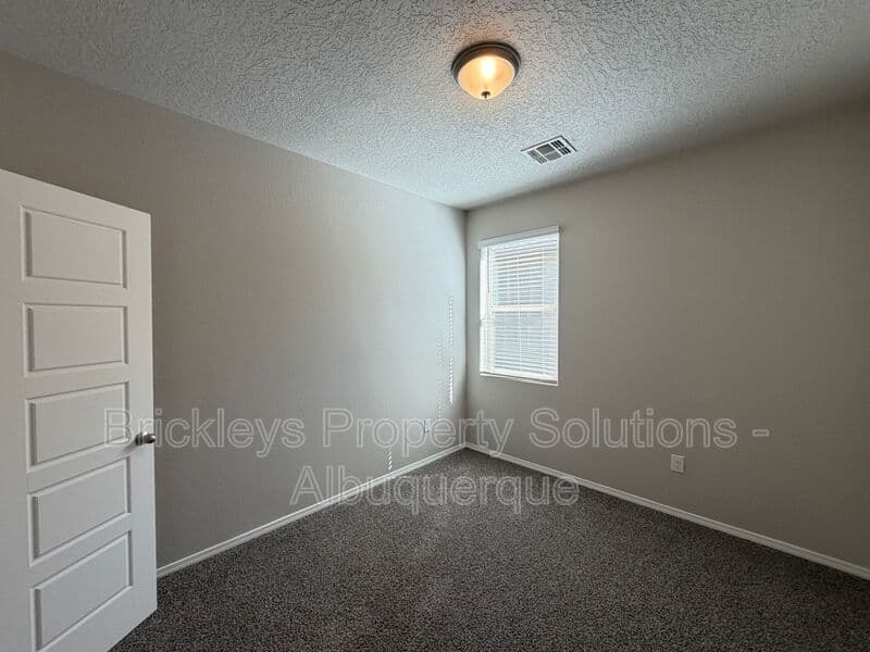 Rio Rancho House: 4875 Mount Salas St NE
