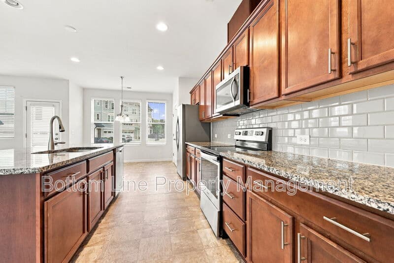 Apex Townhome: 1421 Salem Creek Dr