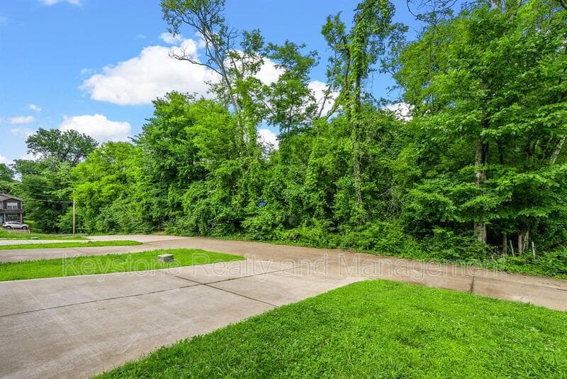 Clarksville House: 716 Perkins Avenue