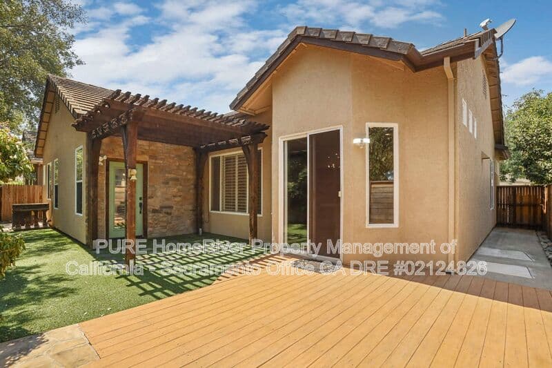 Gold River House: 12020 Gold Pointe Lane