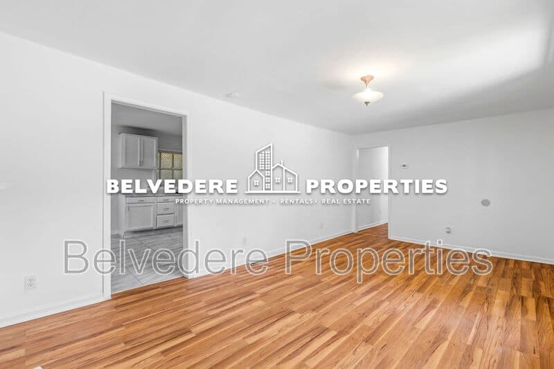 Greensboro House: 2220 Bradley St