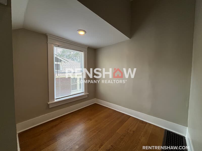 Memphis House: 59 N Willett St