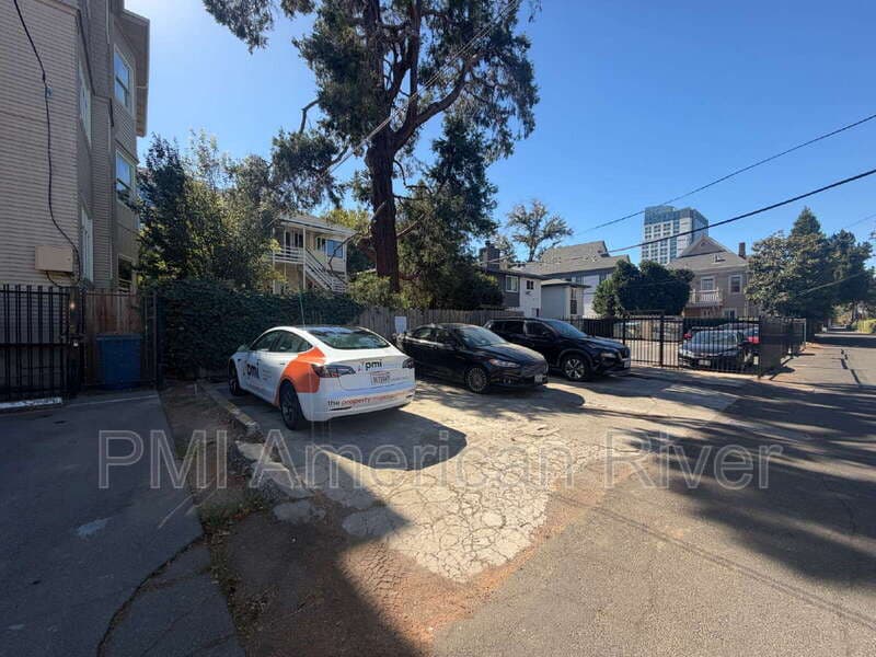 Sacramento House: 1319 H Street