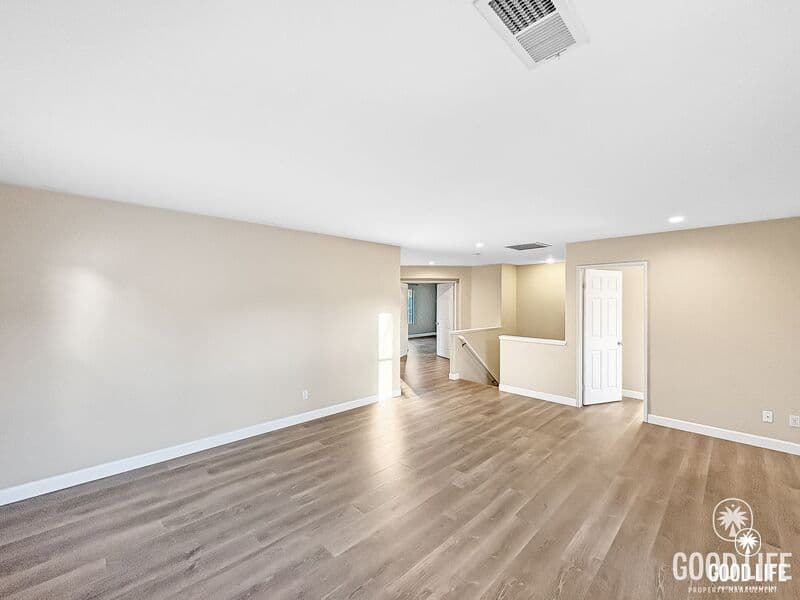 Oceanside House: 1124 Brighton Dr