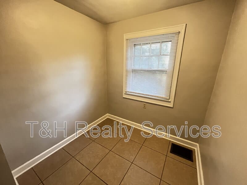 Indianapolis Condo: 5542 North College Avenue