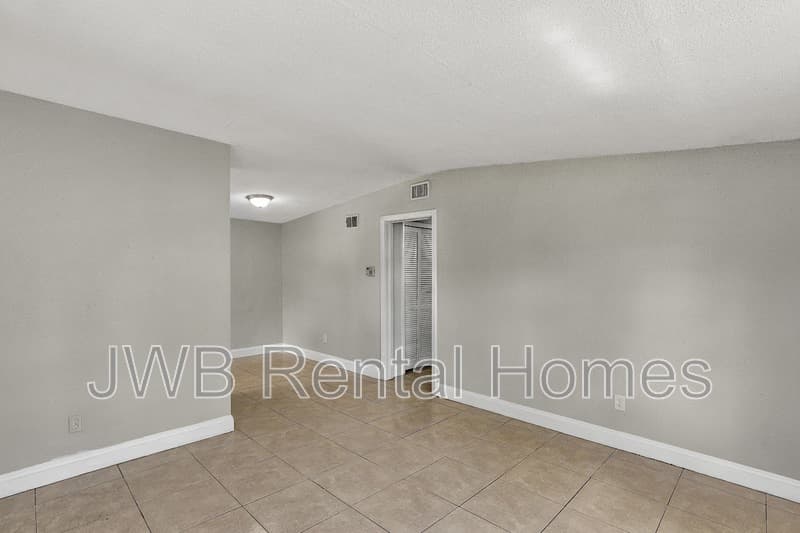 Jacksonville House: 9061 10th Ave