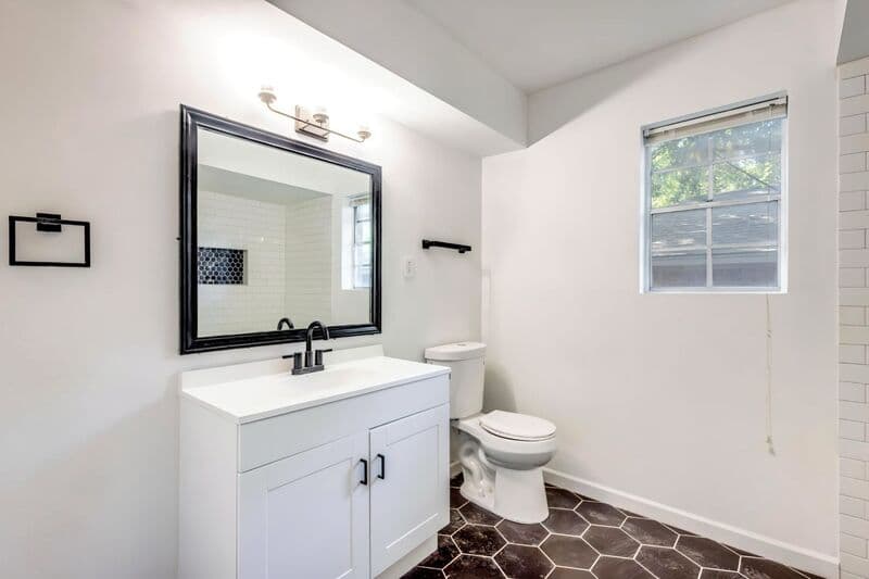 Sherman House: 524 N Woods