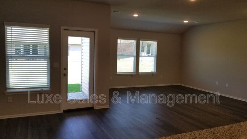 Bartlesville House: 3206 Roman Circle