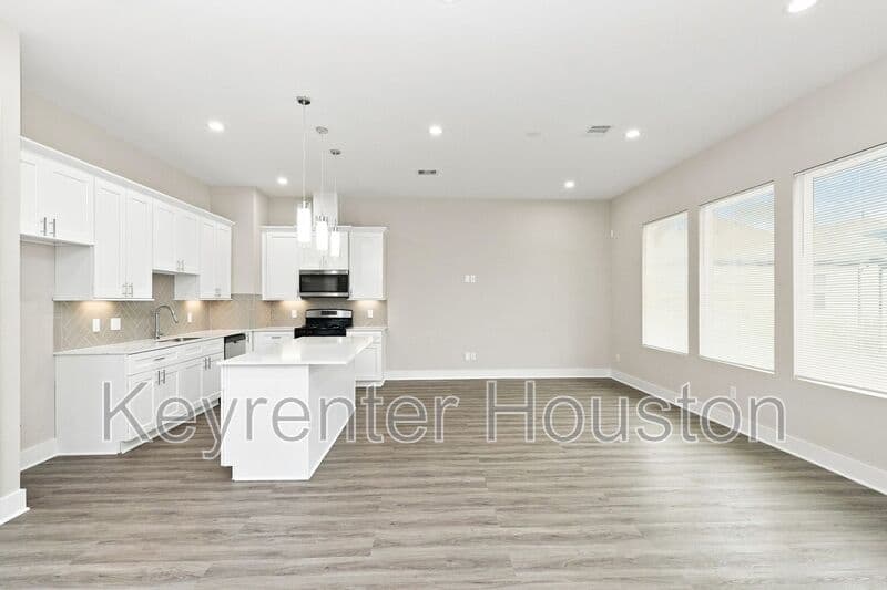 Houston House: 8316 Curry Rd.