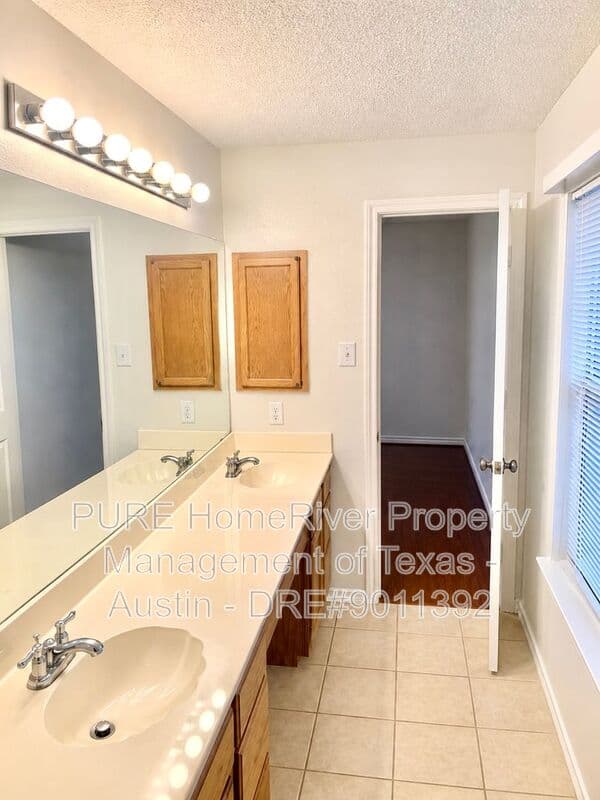 Cedar Park House: 1614 Paper Moon Dr