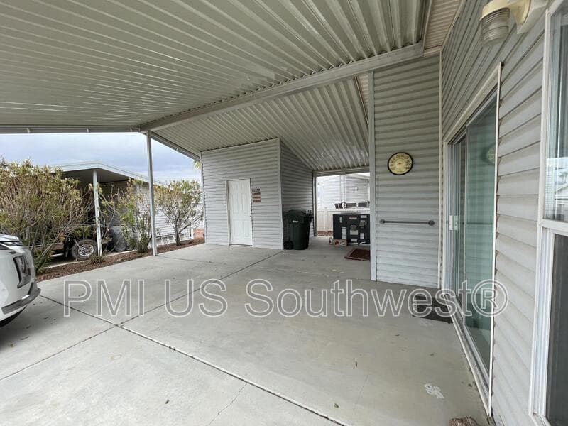 Bullhead City House: 2350 Adobe Rd