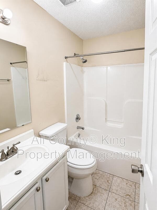 Hope Mills House: 3832 Softwind Lane