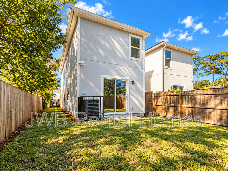 Jacksonville House: 8604 Dandy Ave