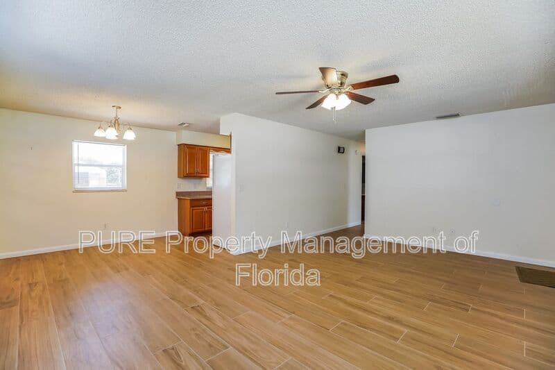 Ocala House: 6807 NW 62nd Place