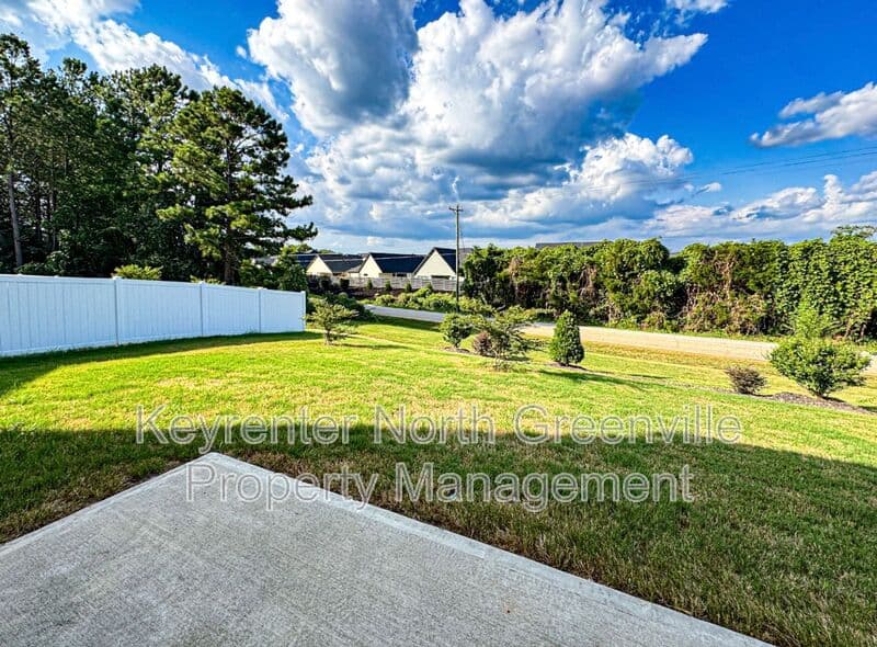 Simpsonville House: 612 Columbus Cir