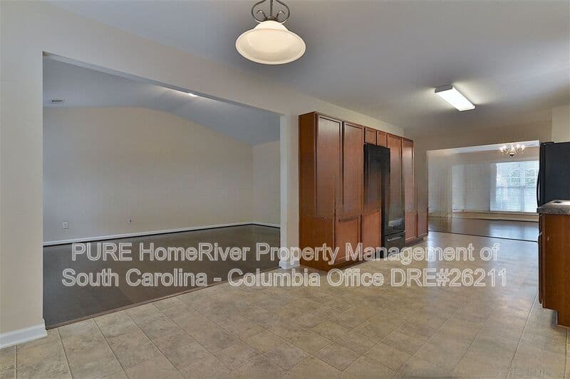 Columbia House: 464 Guard Tower Ln